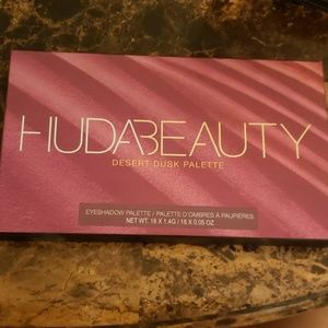Huda beauty desert dusk palette